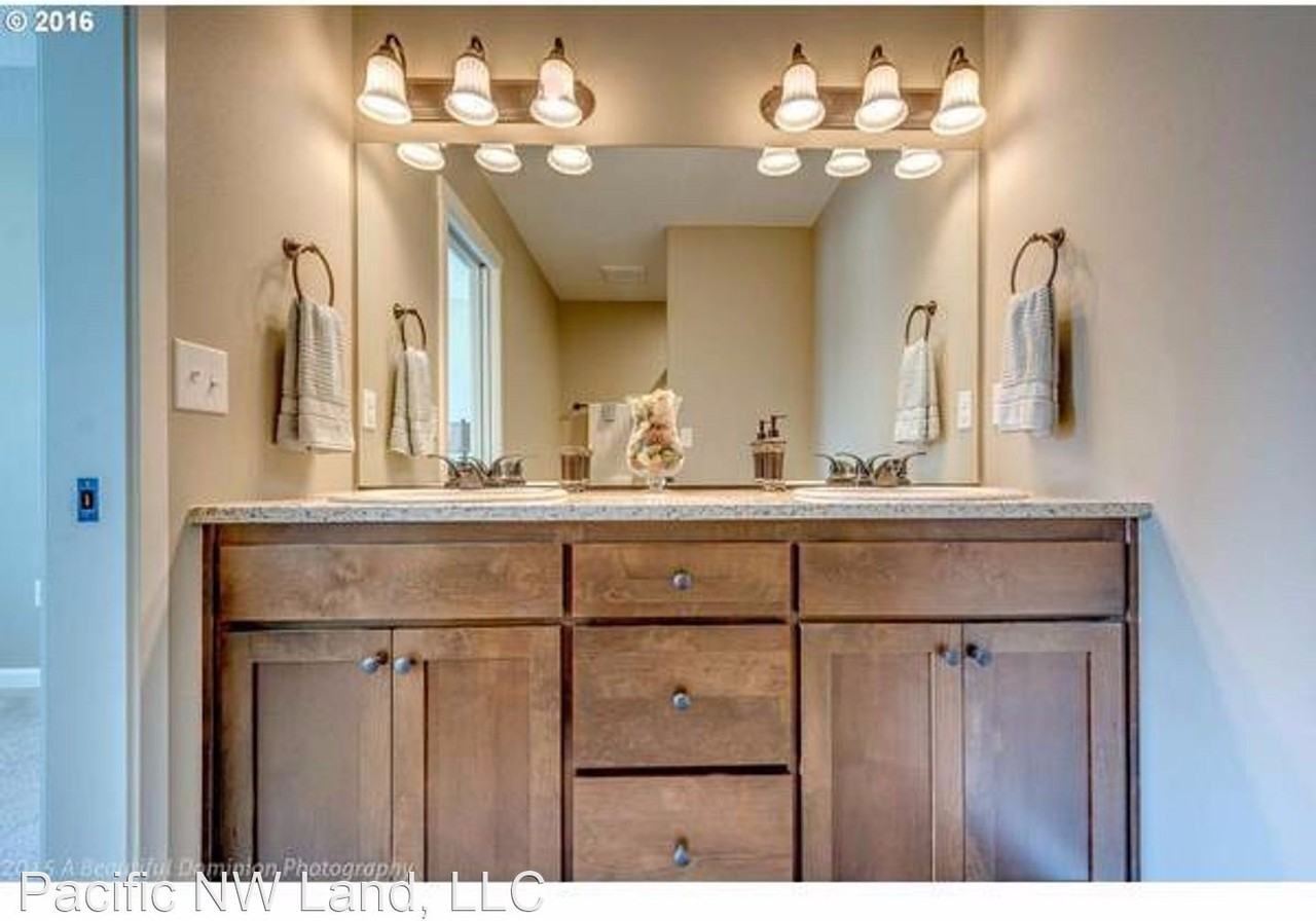 321 N 33rd Ct - Photo 3 of 7