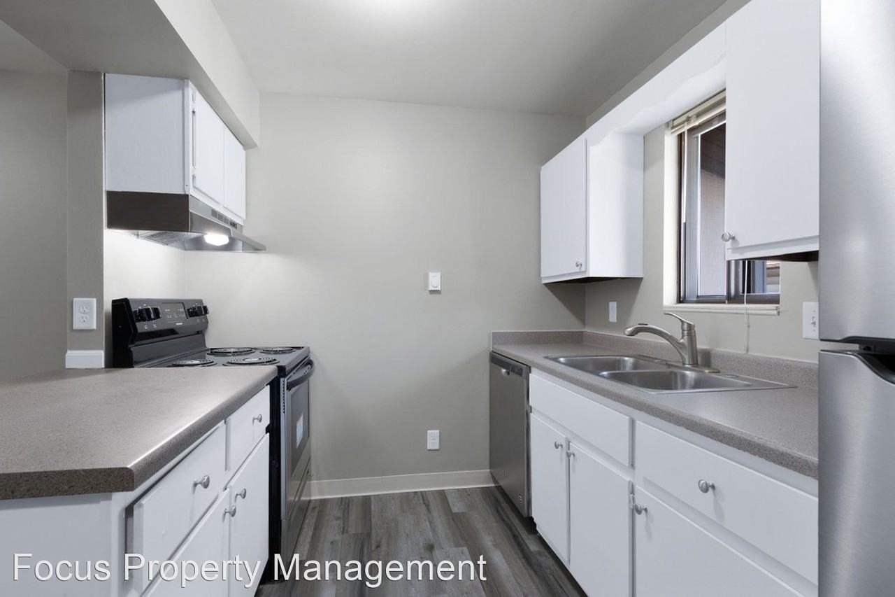 380 Bicentennial Ct. - Photo 2 of 19