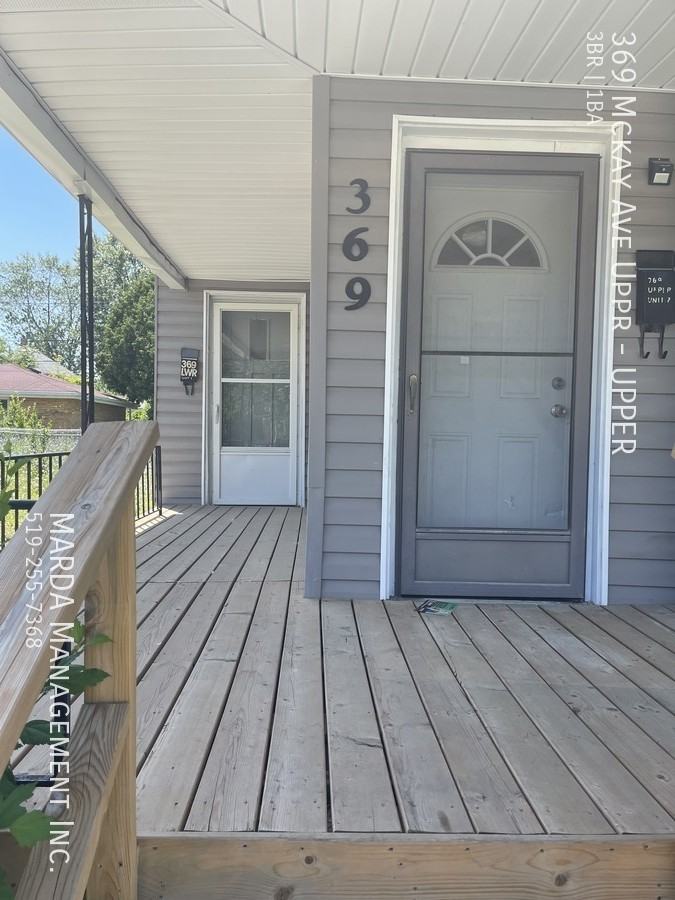 369 Mckay Ave Uppr - Photo 3 of 17