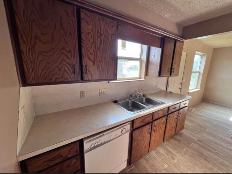 19 Adams Ave Ne - Photo 2 of 11