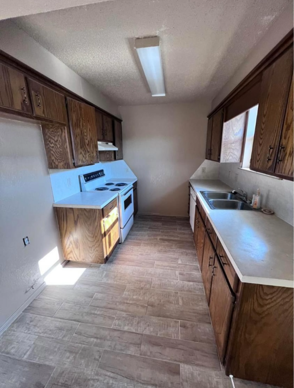 19 Adams Ave Ne - Photo 3 of 11