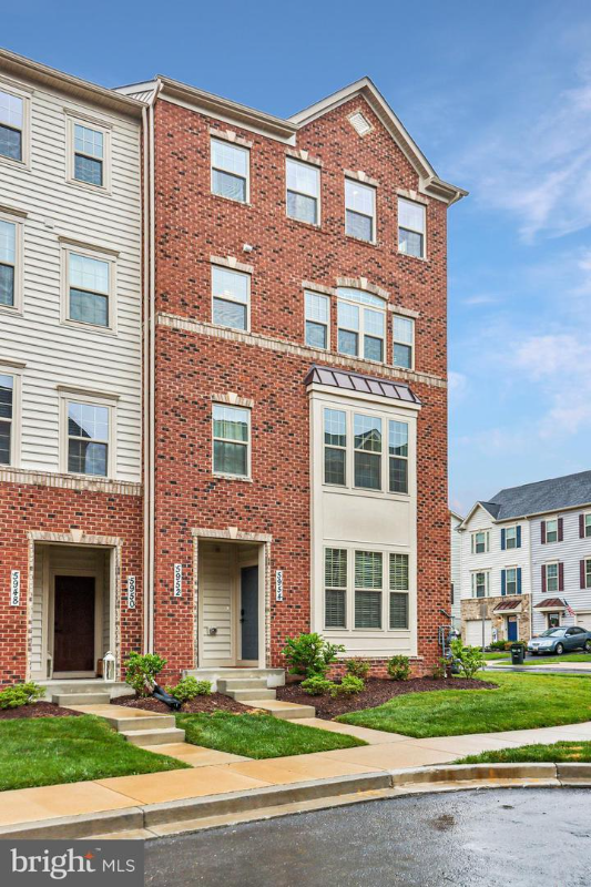 5952 Etterbeek St - Photo 2 of 35