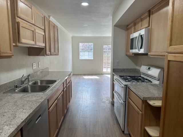 1004 Sumner Pl #1 - Photo 2 of 31