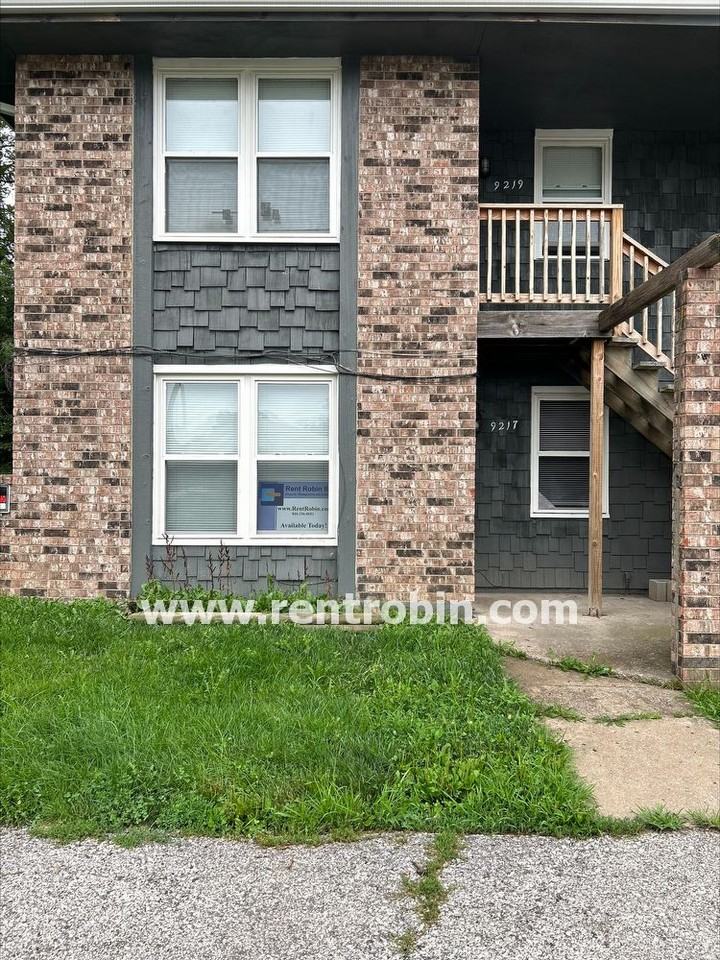 9217 E 54th Ter - Photo 2 of 27