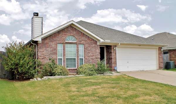 7425 Lake Front Trail - Photo 2 of 33