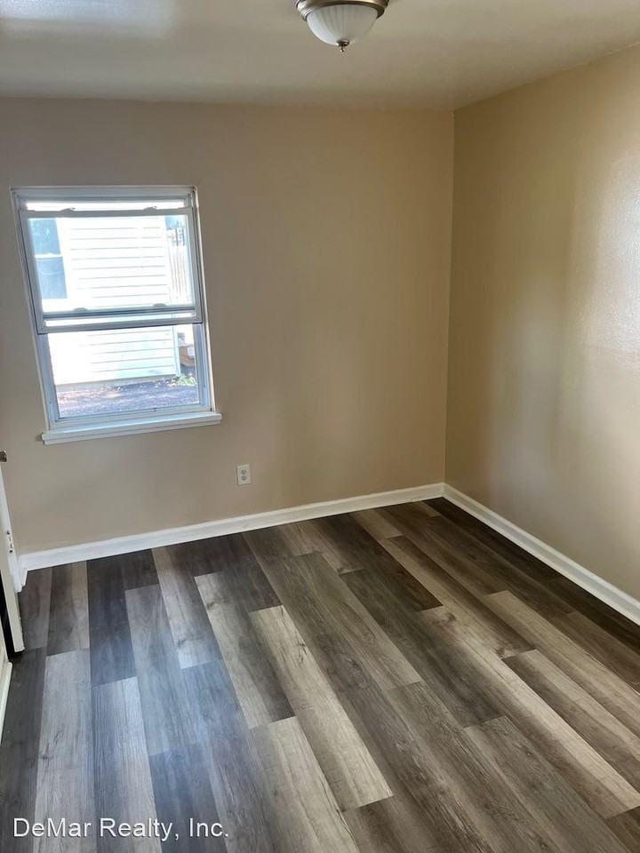 233 S Bon Air Ave - Photo 2 of 8