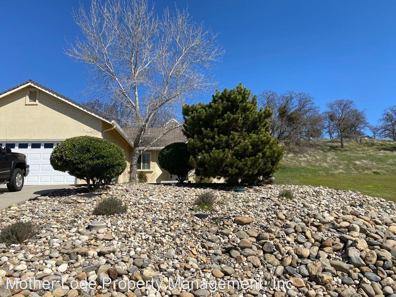 4979 Little John Rd - Photo 2 of 25