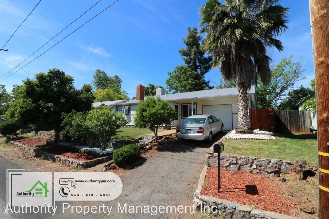 1107 4th St - Photo 2 of 15