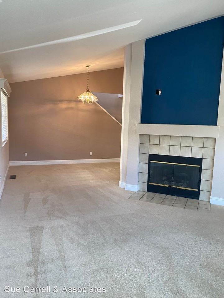 1070 Gaddis Ct - Photo 2 of 14