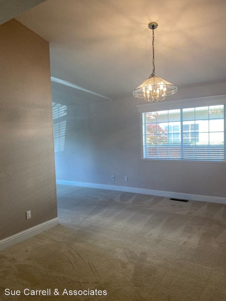 1070 Gaddis Ct - Photo 3 of 14