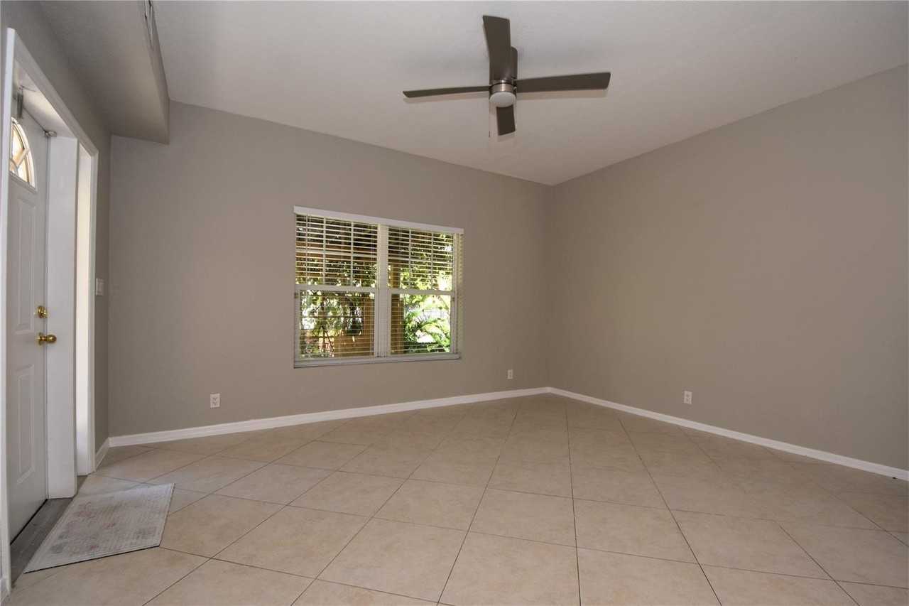 630 Nw 2nd Ave #630 - Photo 2 of 8