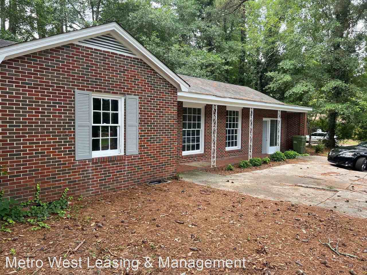 1616 Maple St - Photo 2 of 20