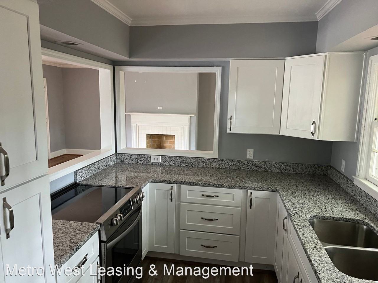 1616 Maple St - Photo 3 of 20