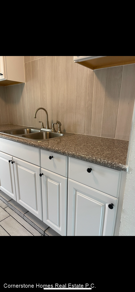 411 E St - Photo 3 of 20