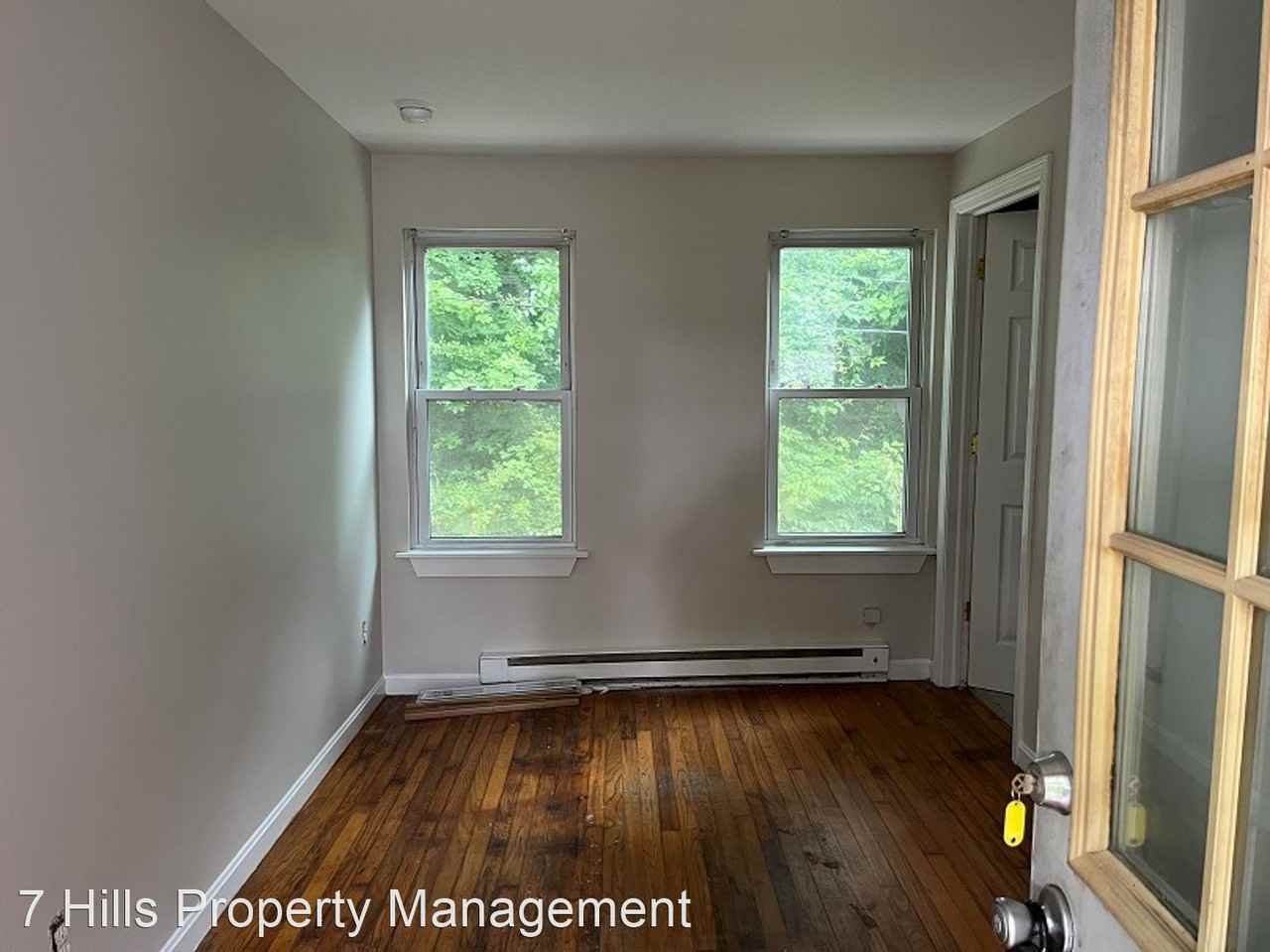 47 Commerce Ave - Photo 2 of 8