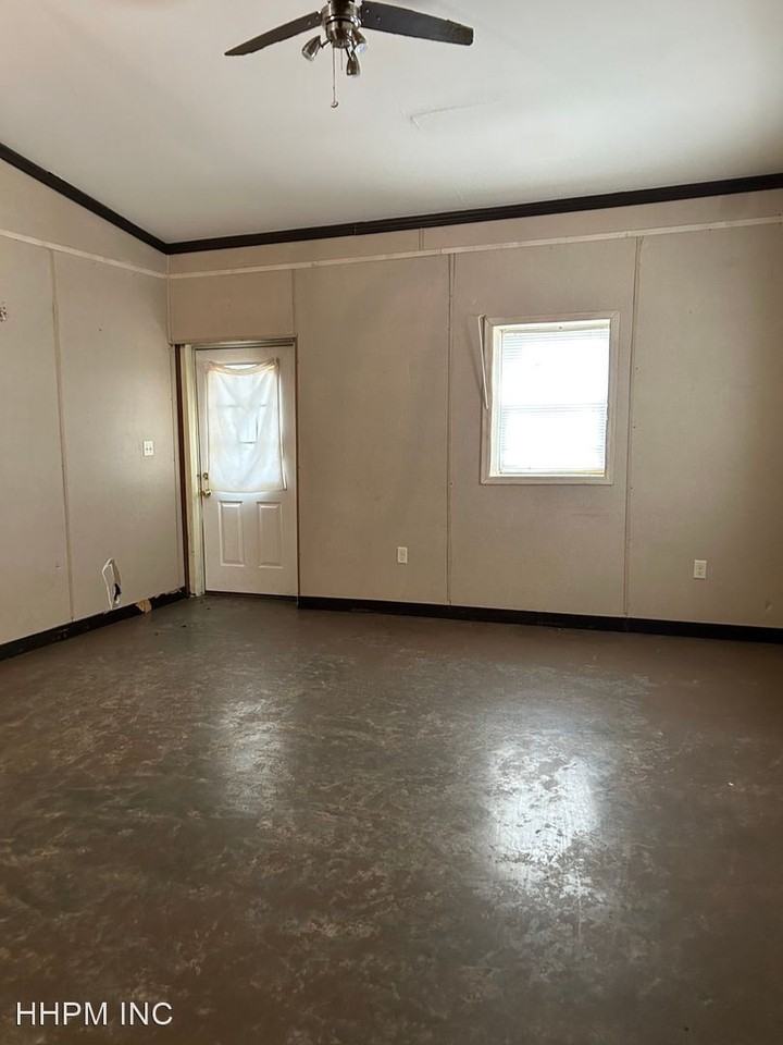 126 1st St SW - Photo 2 of 3