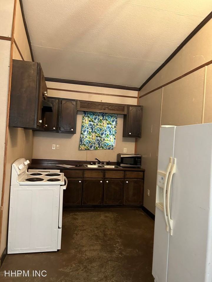 126 1st St SW - Photo 3 of 3