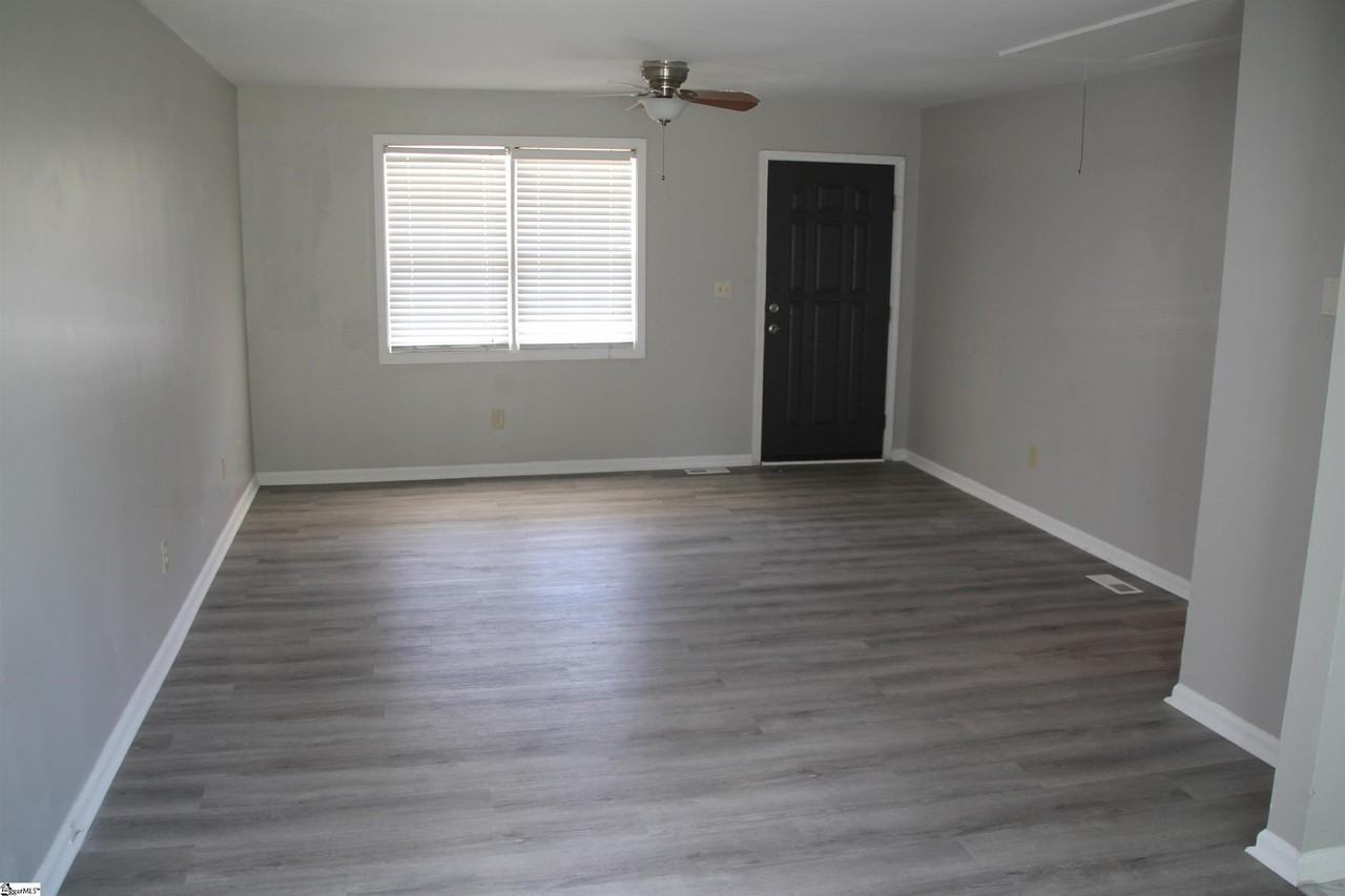 7 Genesis Ct - Photo 2 of 18