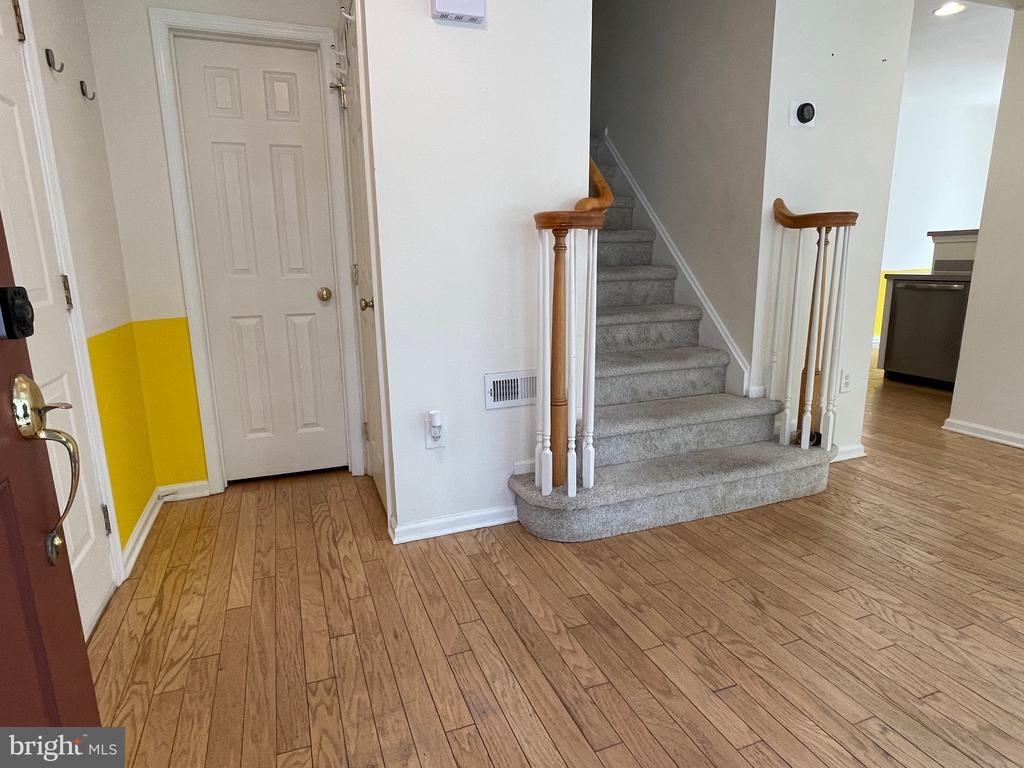 87 Heath Ct - Photo 3 of 41