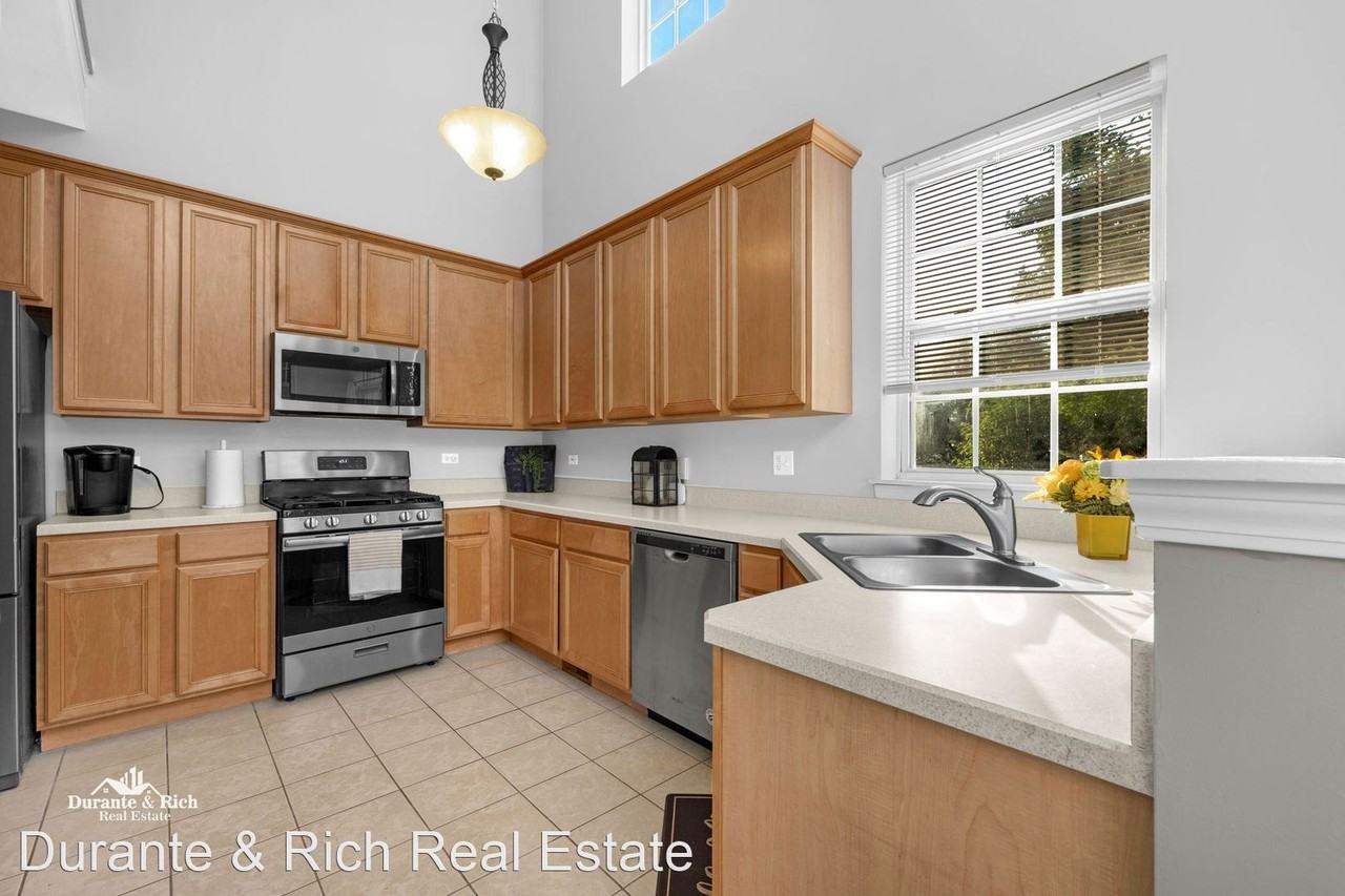 226 Brompton Ln #B - Photo 3 of 11