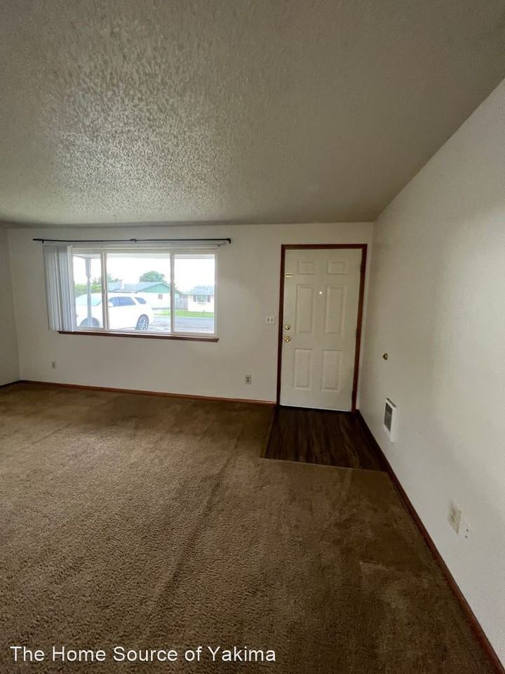 210 Blossom Dr - Photo 2 of 16