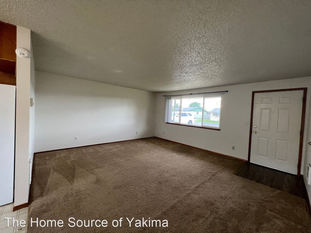 210 Blossom Dr - Photo 3 of 16