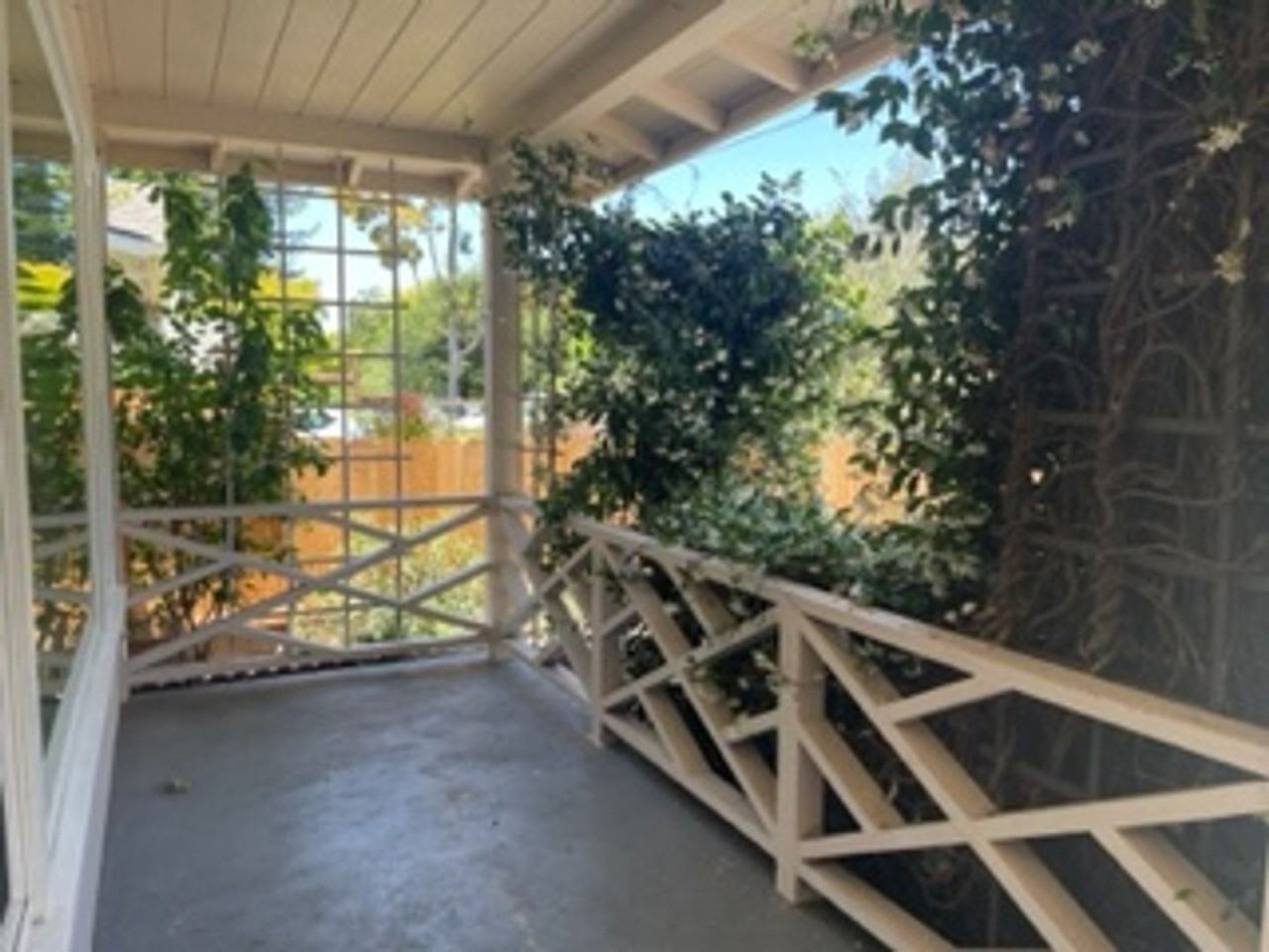 321 N San Pedro Rd - Photo 2 of 13