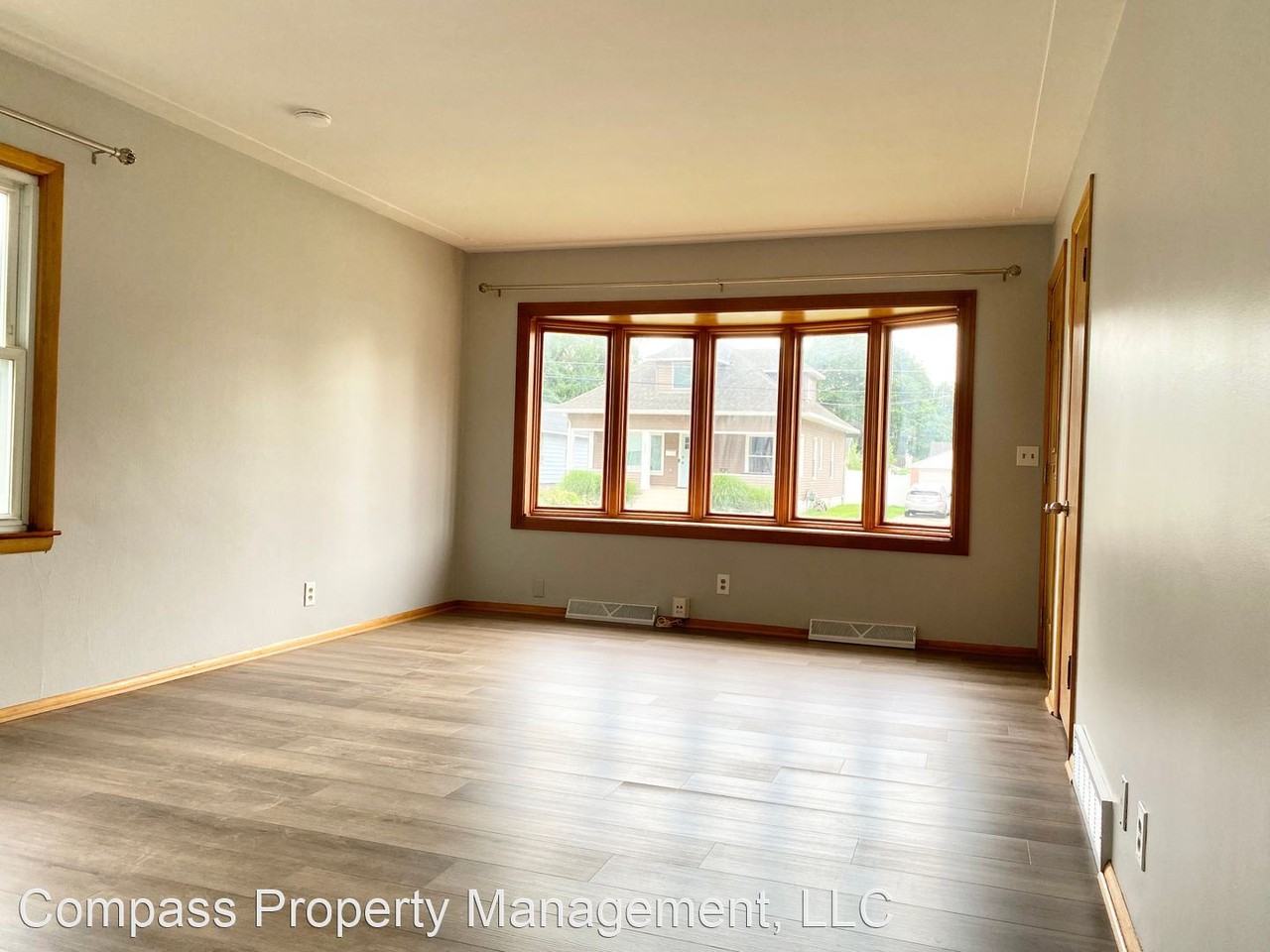 138 Lawrence St Ne - Photo 3 of 14