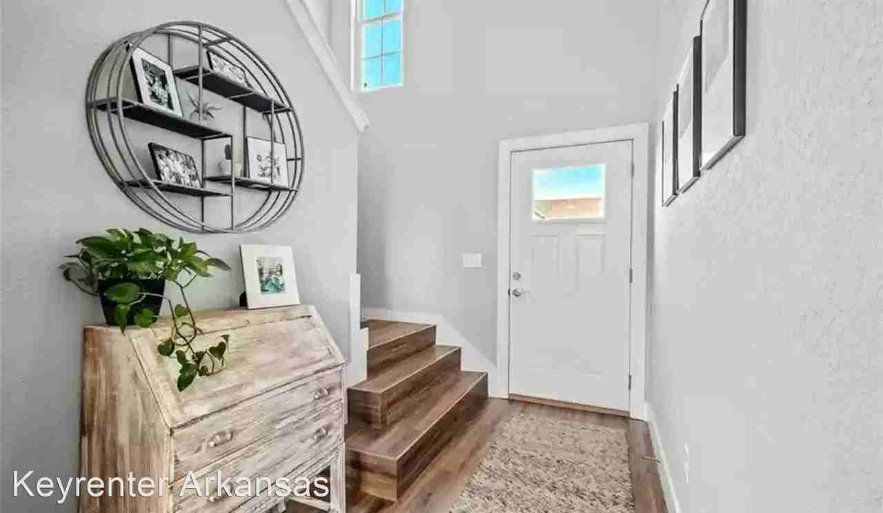 Come live in this brand new duplex in the heart of NWA - Photo 3 of 23