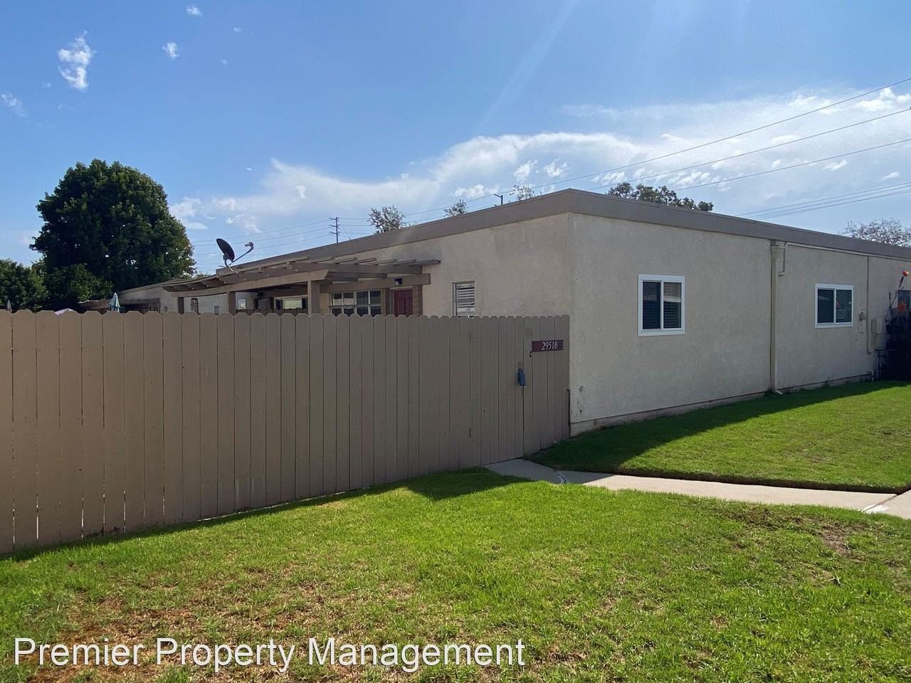 2951 W Hemlock St Apt B - Photo 2 of 18