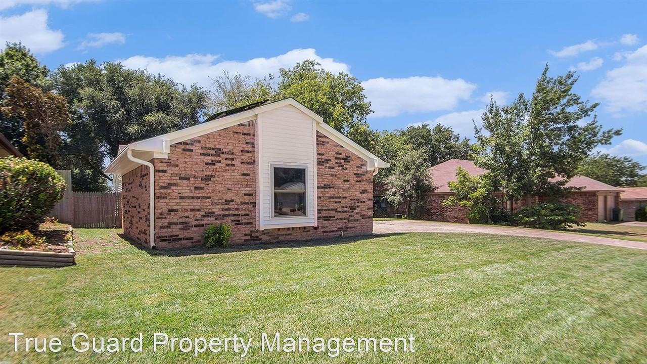 2410 Overbrook Dr - Photo 3 of 24