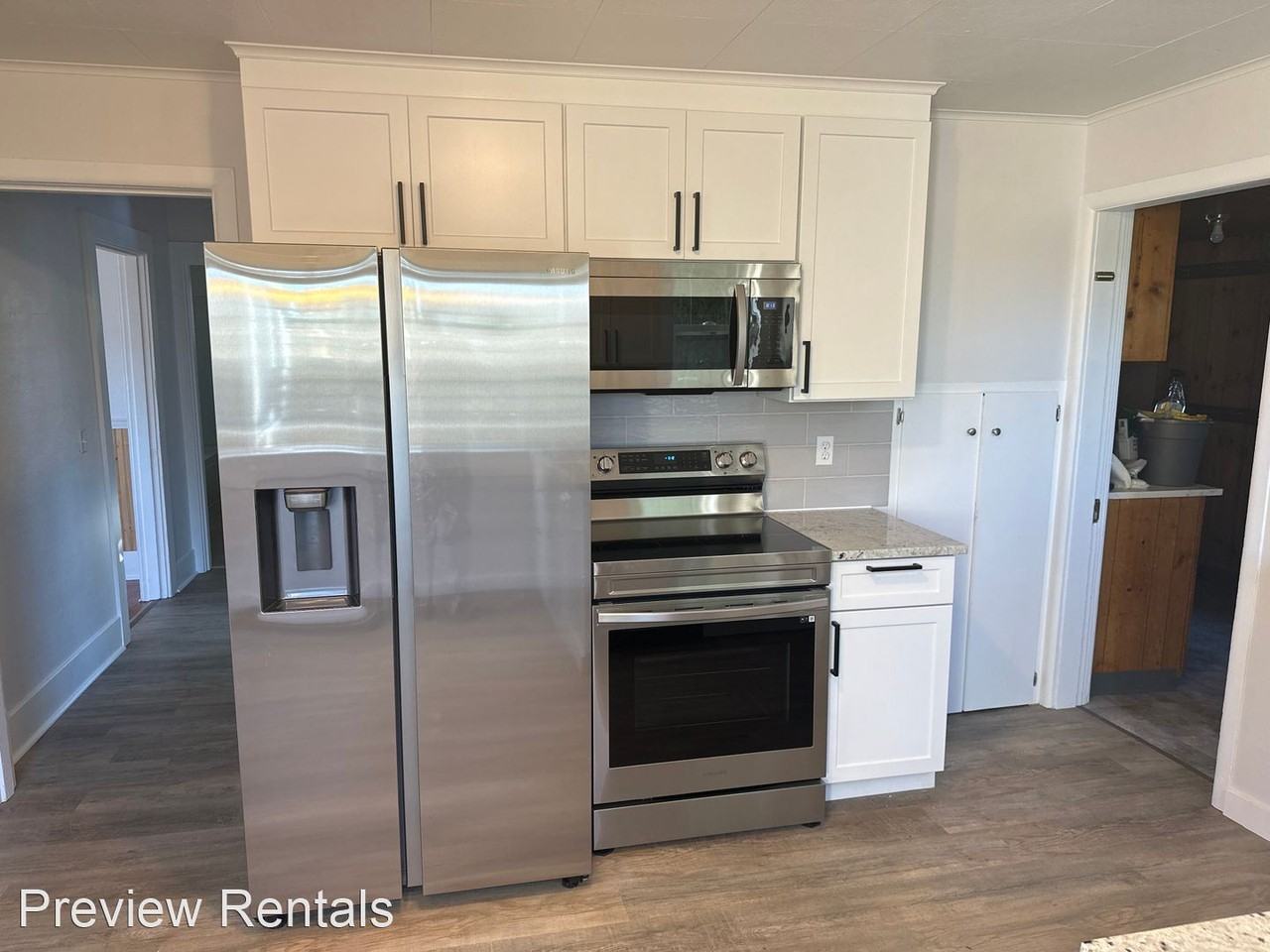 748 N Burlington Blvd - Photo 3 of 24