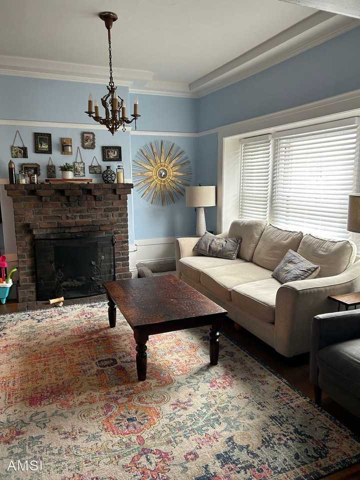 1715 Judah St - Photo 2 of 13