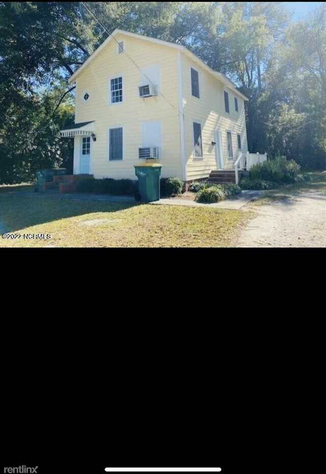 206 E Calhoun St, Whiteville, NC 28472 1 Bedroom Apartment for 800
