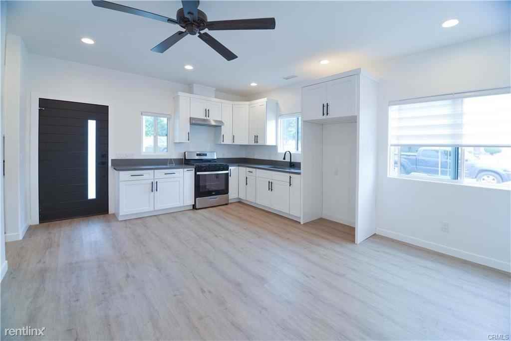 1930 8th St - Photo 2 of 10