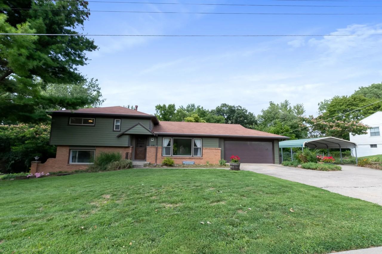 318 Nw Woodland Rd - Photo 2 of 35