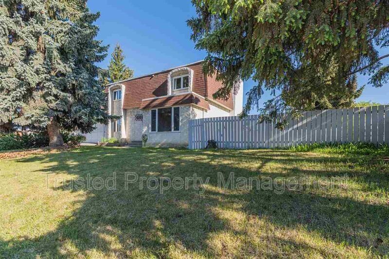 10560 35 Ave Nw - Photo 3 of 26