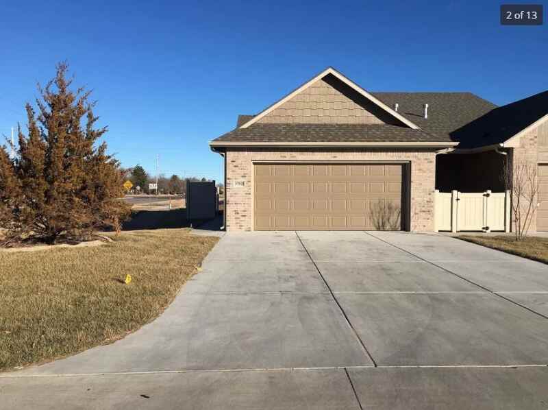 3734 N Tyler Ct - Photo 2 of 10
