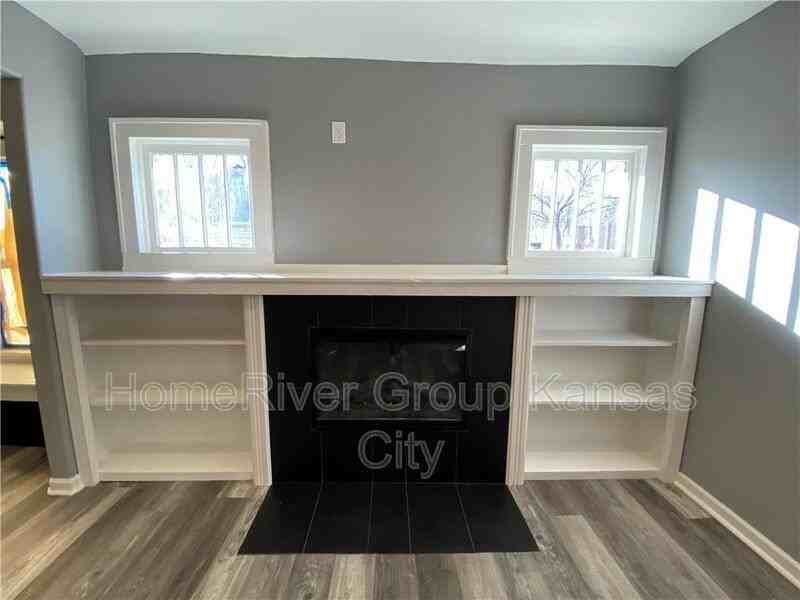 3709 E 36th St - Photo 3 of 19