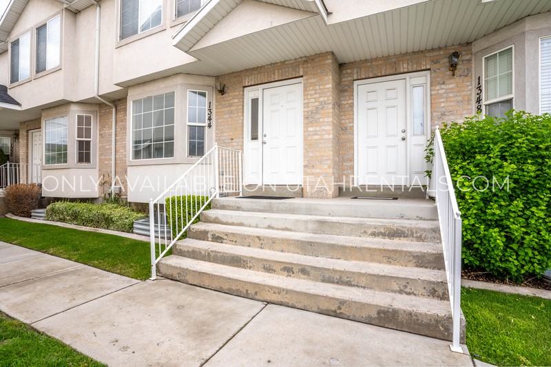 1344 Se - Photo 2 of 27