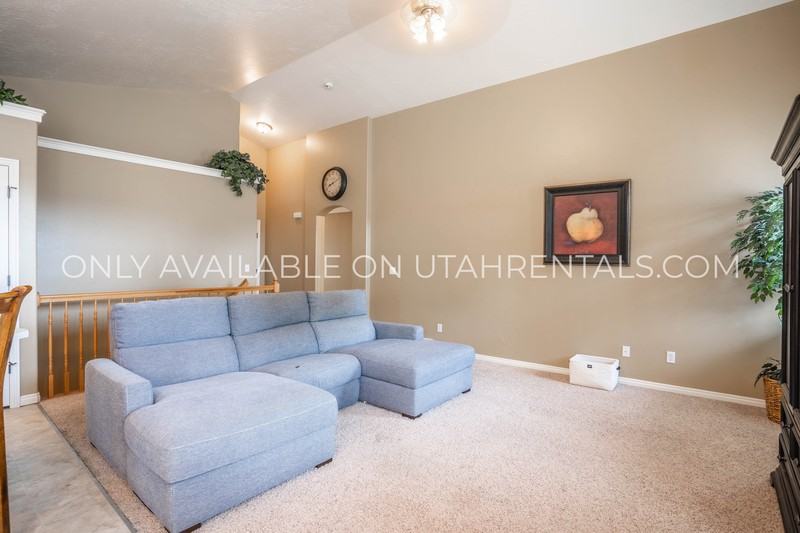 1296 Se - Photo 6 of 16