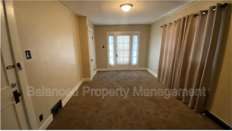 218 Se 9th St #1 - Photo 3 of 7