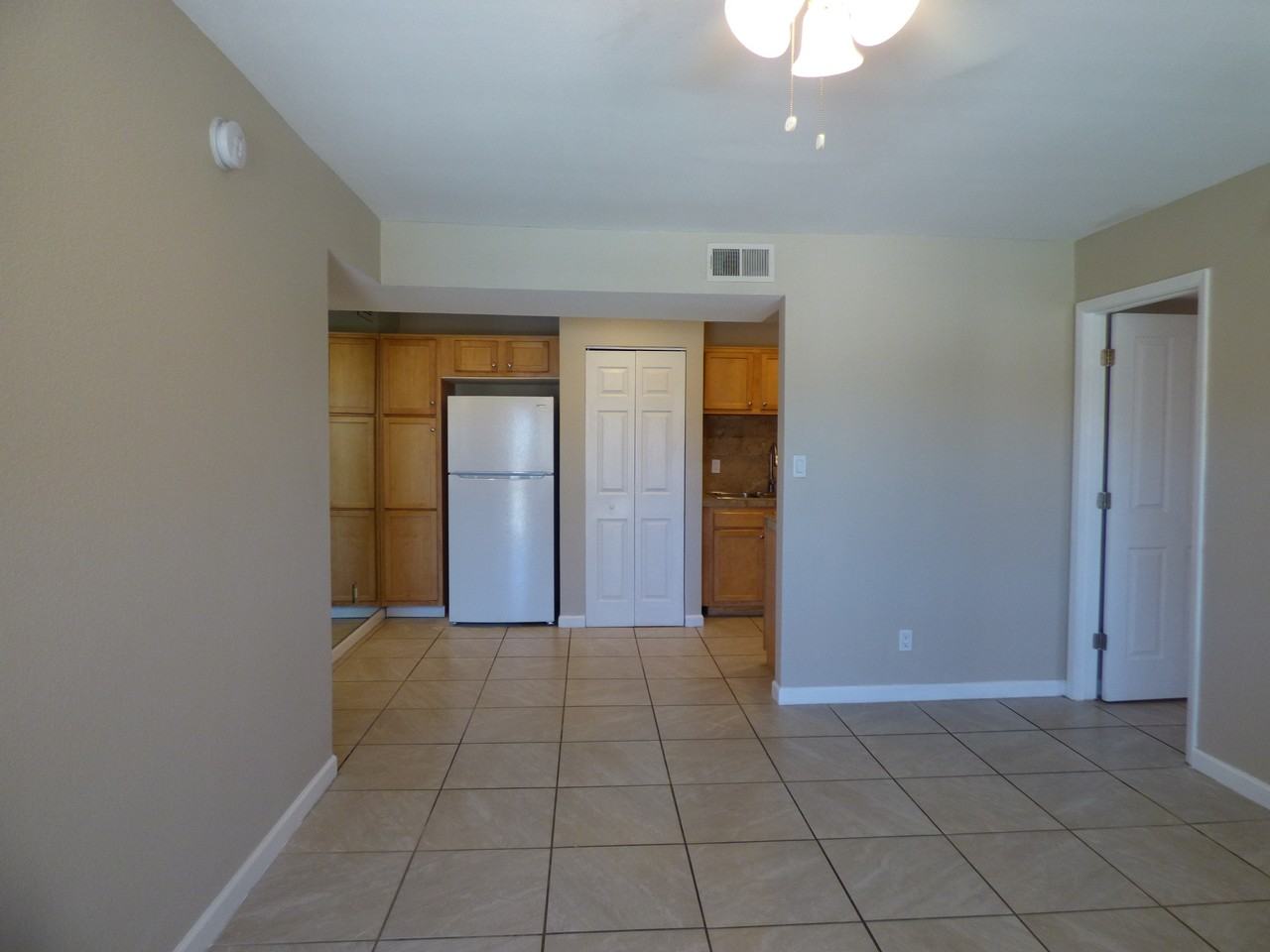 12440 N 20Th St - Photo 3 of 18