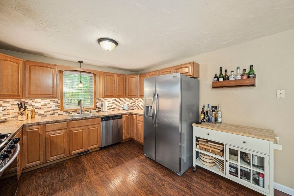57 Hyannis Rd - Photo 3 of 20