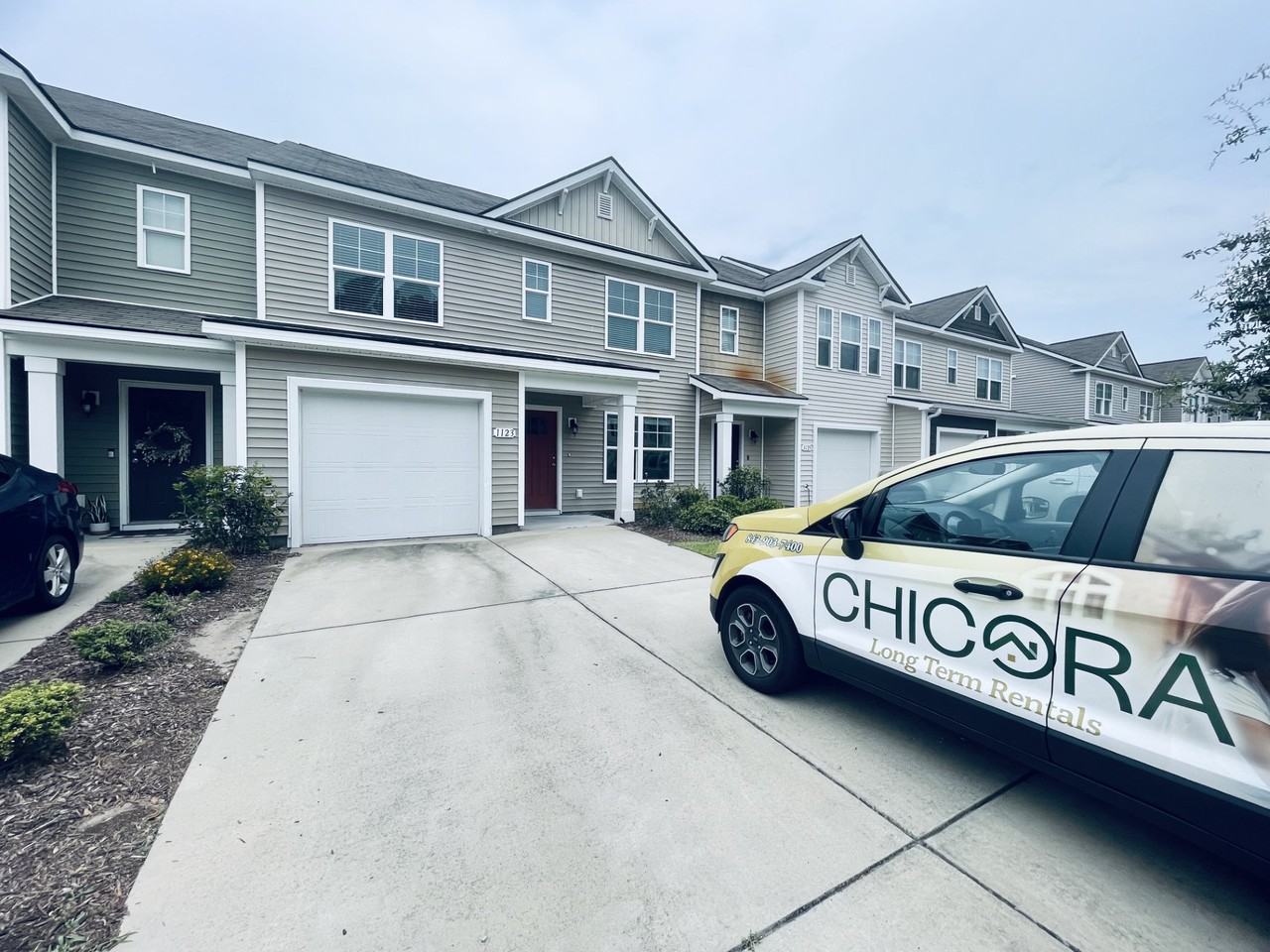 1123 Fairway Ln - Photo 2 of 34