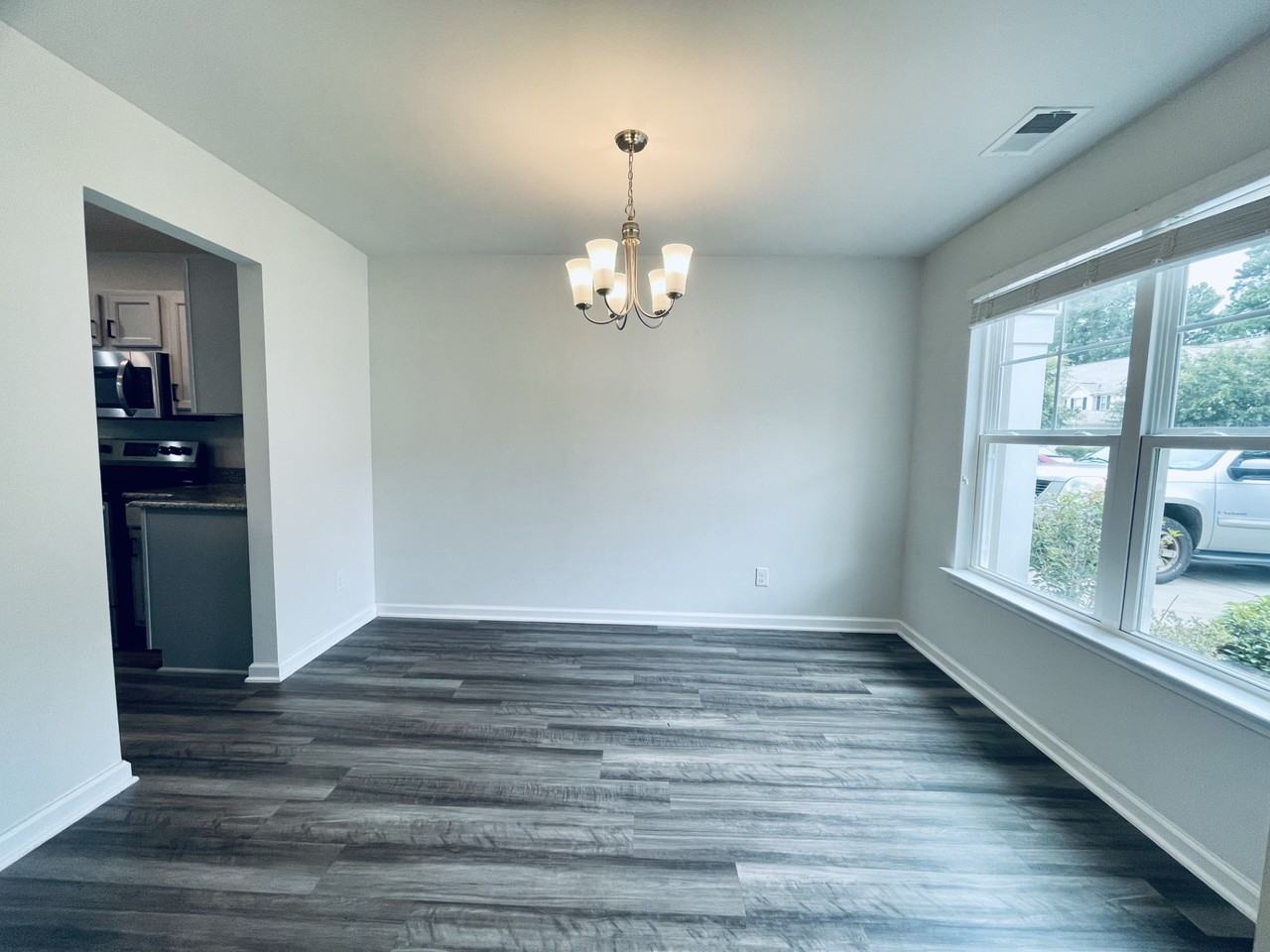 1123 Fairway Ln - Photo 3 of 34