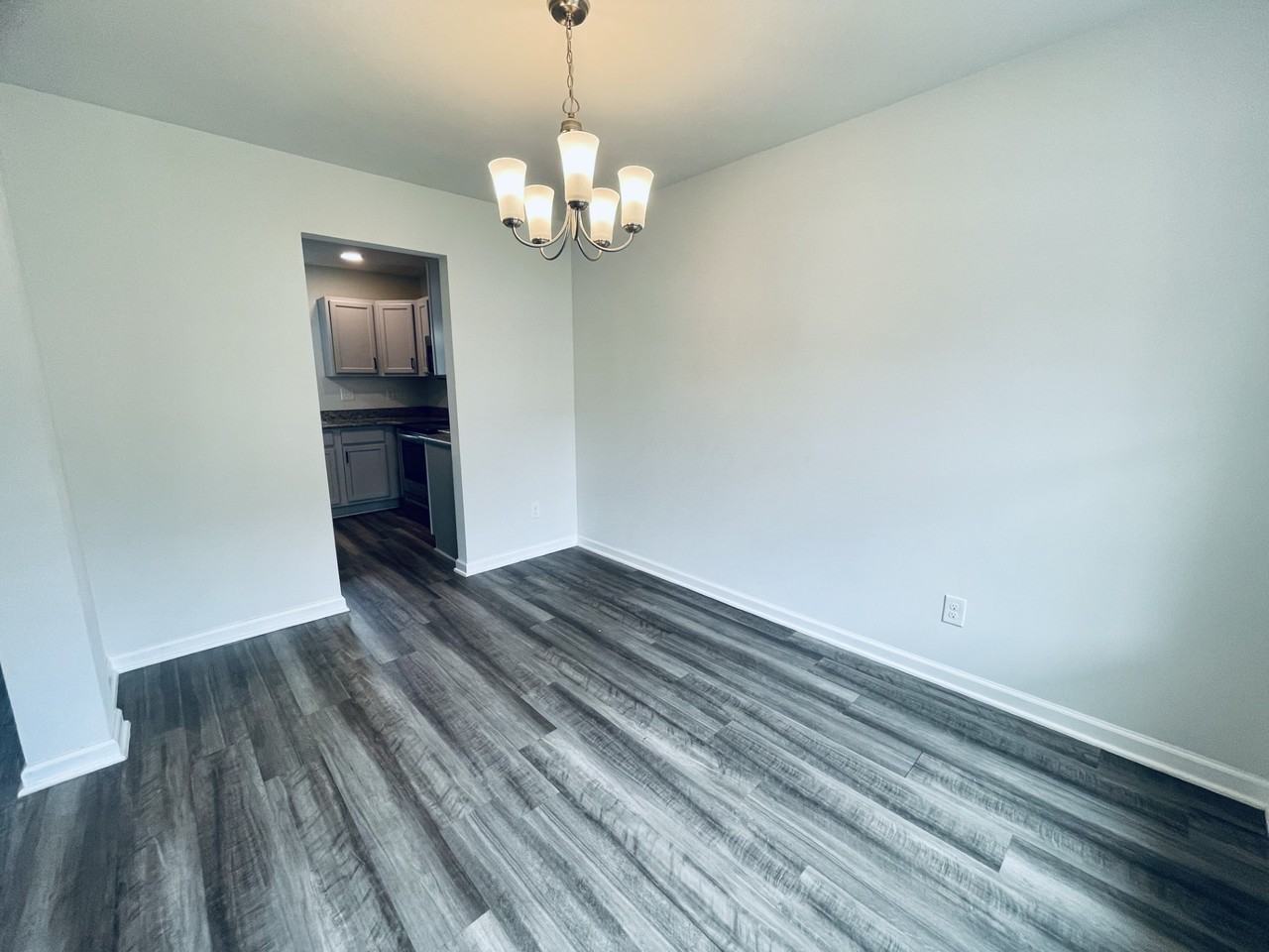 1123 Fairway Ln - Photo 4 of 34