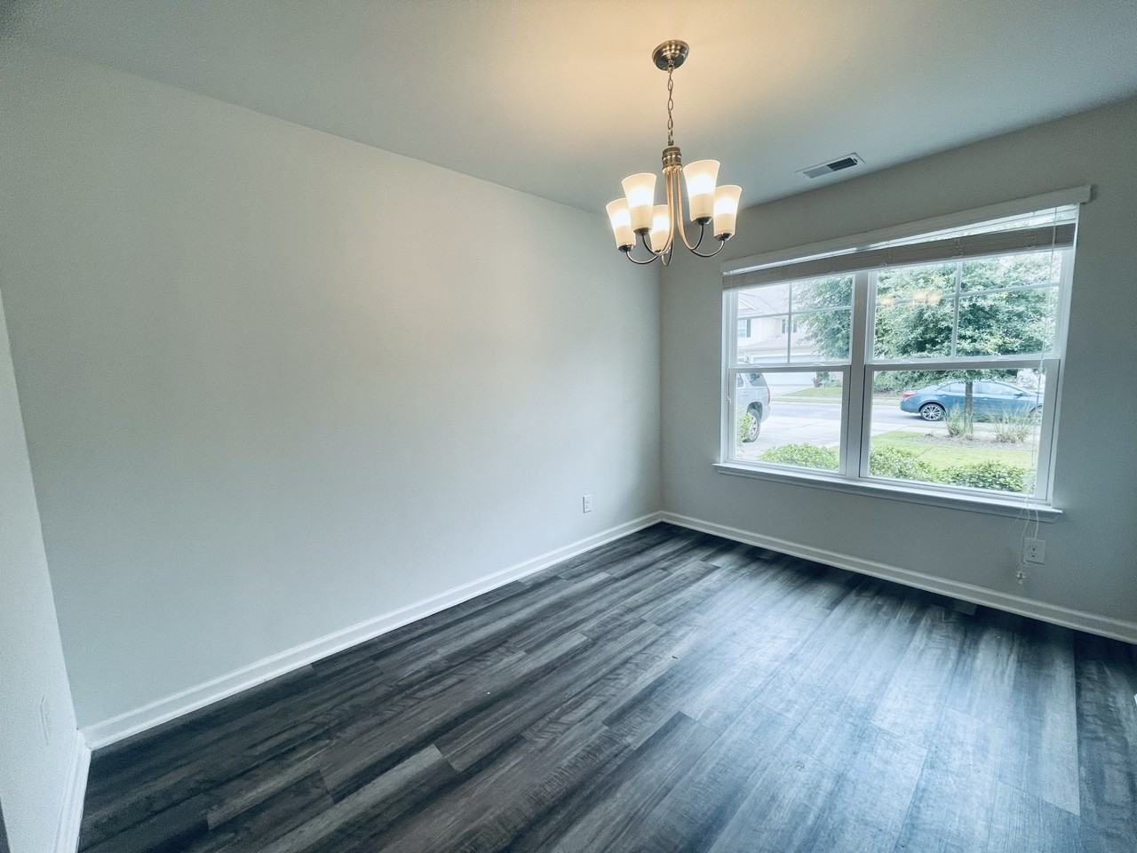 1123 Fairway Ln - Photo 5 of 34