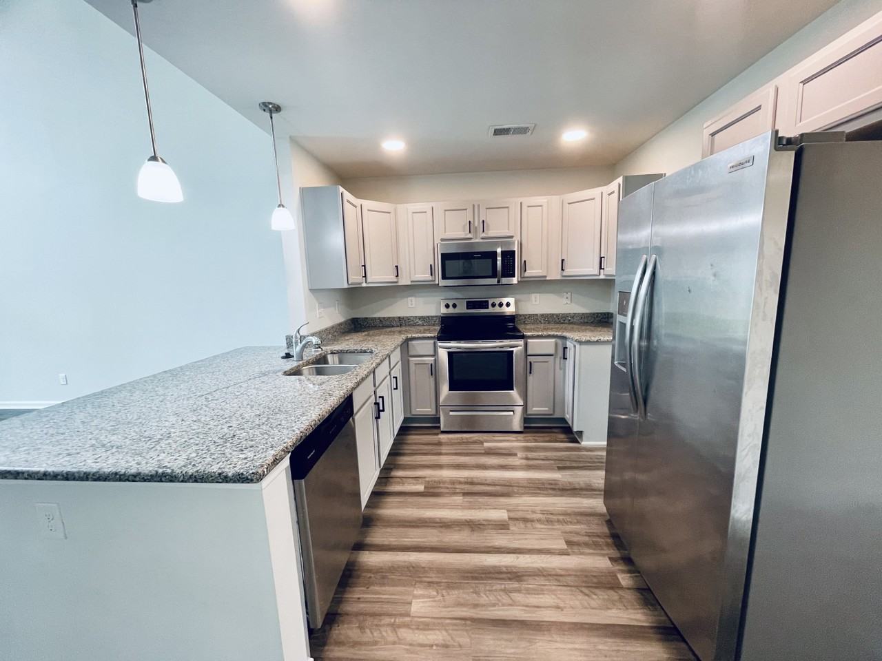 1123 Fairway Ln - Photo 6 of 34