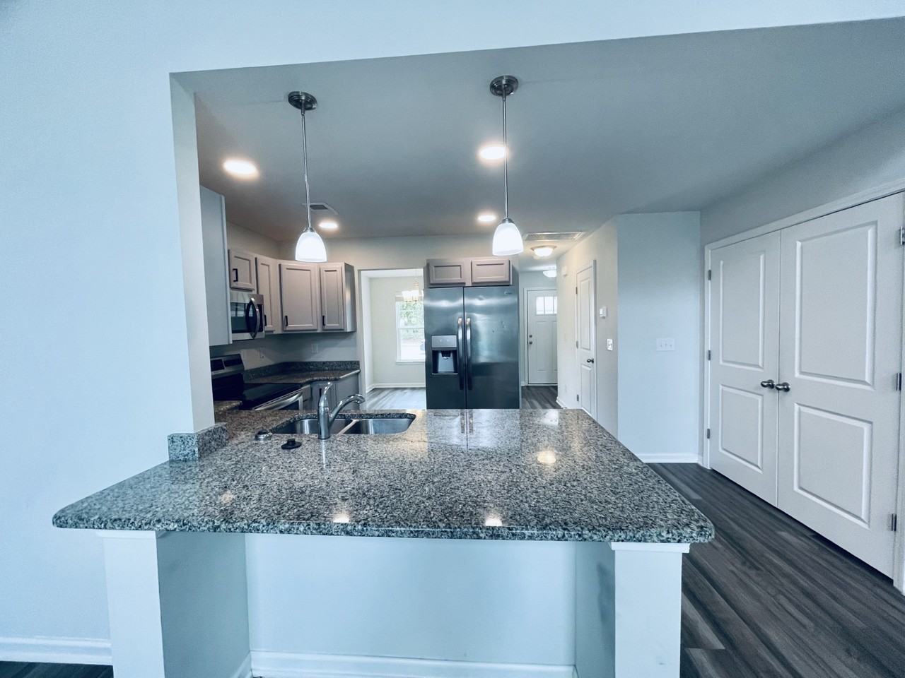 1123 Fairway Ln - Photo 7 of 34